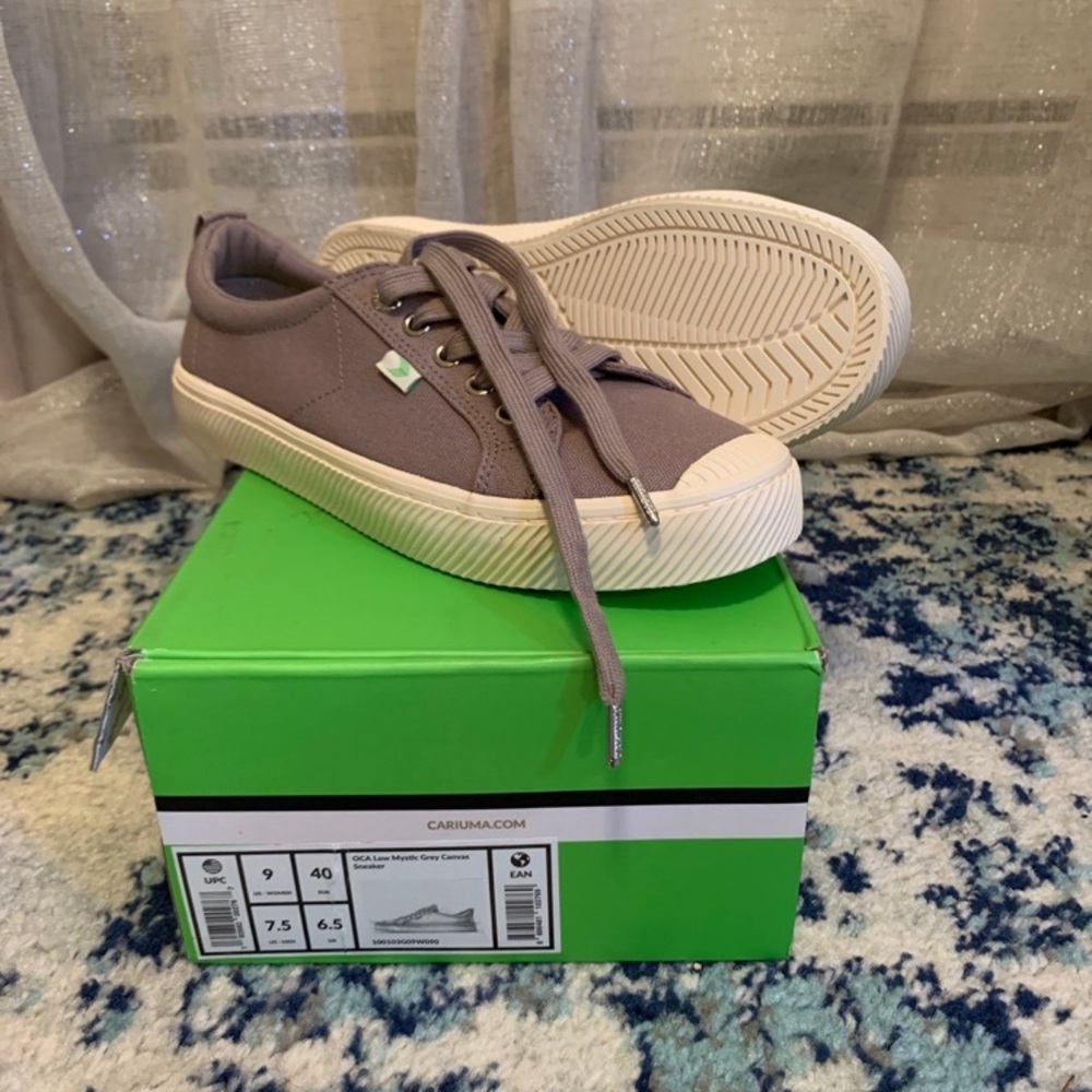 Sneakers Cariuma Womens size 9 OCA Low Mystic Gray Canvas Sneaker NEW